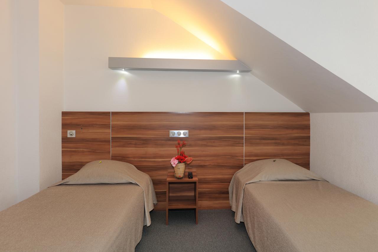 Logis Hotel Restaurant L'Europe Marvejols Kültér fotó