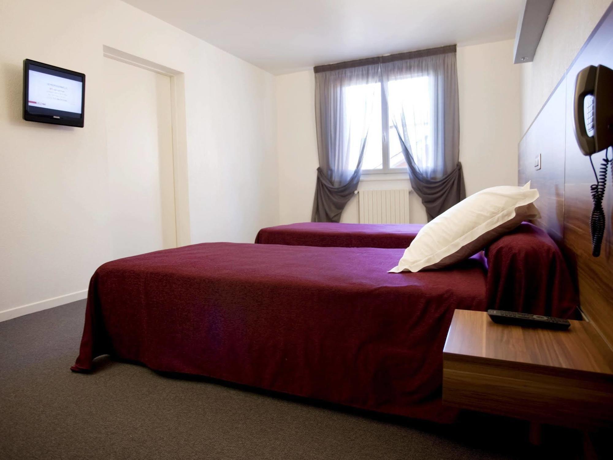 Logis Hotel Restaurant L'Europe Marvejols Kültér fotó
